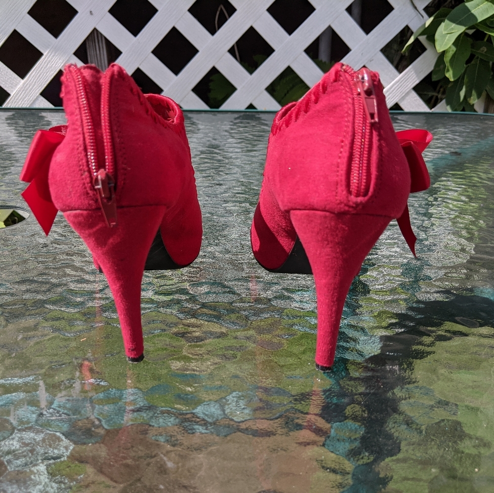 Velvet Heart Glynis Shoes in Red Suede - Picture 4 of 4